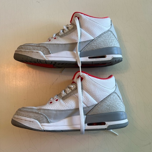 Girls AIR JORDAN 3 Retro GS 441140-101 WHITE/CRIMSON-NTRL GRY-WLF GRY Size 7Y - Picture 3 of 11